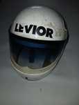 Markowy kask motocyklowy do renowacji