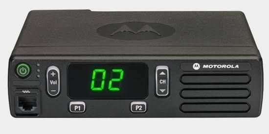 Продам автомобильную рацию Motorola DM1400