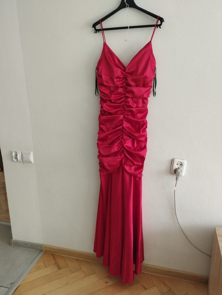 Sukienka S balowa czerwona