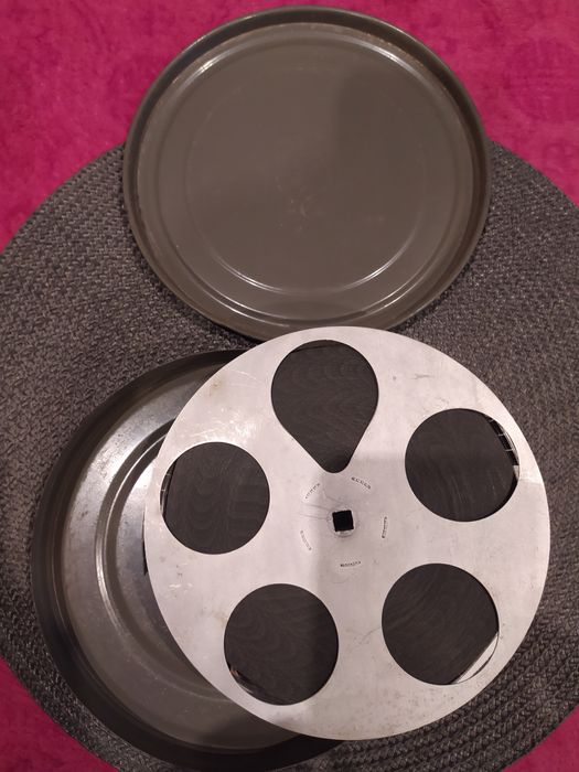 Stara zabytkowa taśma filmowa w kasecie