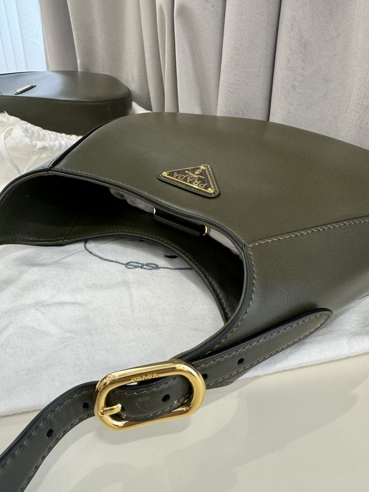 Сумка Prada Cleo (колір хакі)
