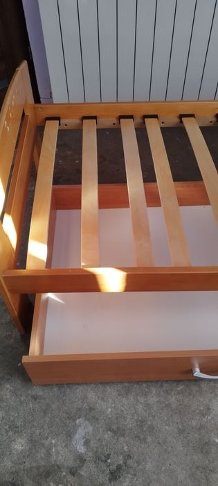 Łóżko z szufladą na kółkach