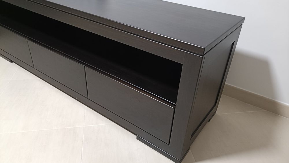 Móvel TV da Sofatinni em madeira maciça wengué