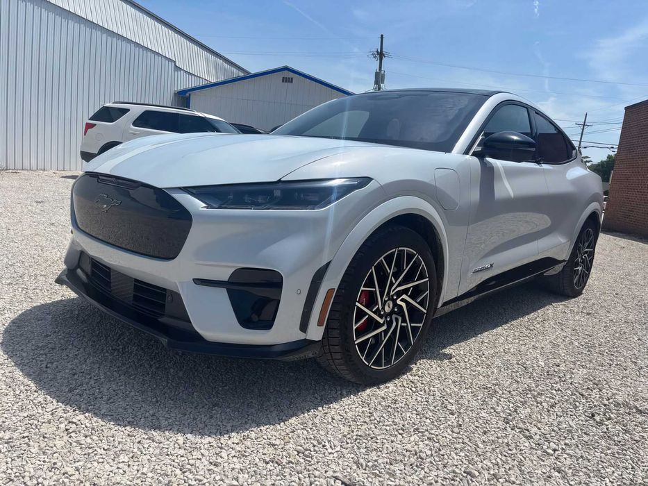 Ford Mustang Mach-E      2022