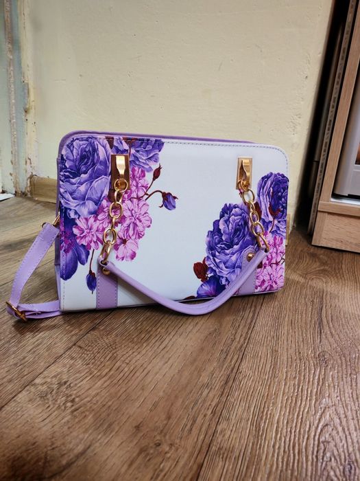 Дуже гарна оригінальна каркасна сумка фіолетова з квітами