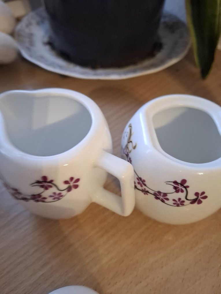 Zestaw z porcelany.Mlecznik plus cukierniczka Avon