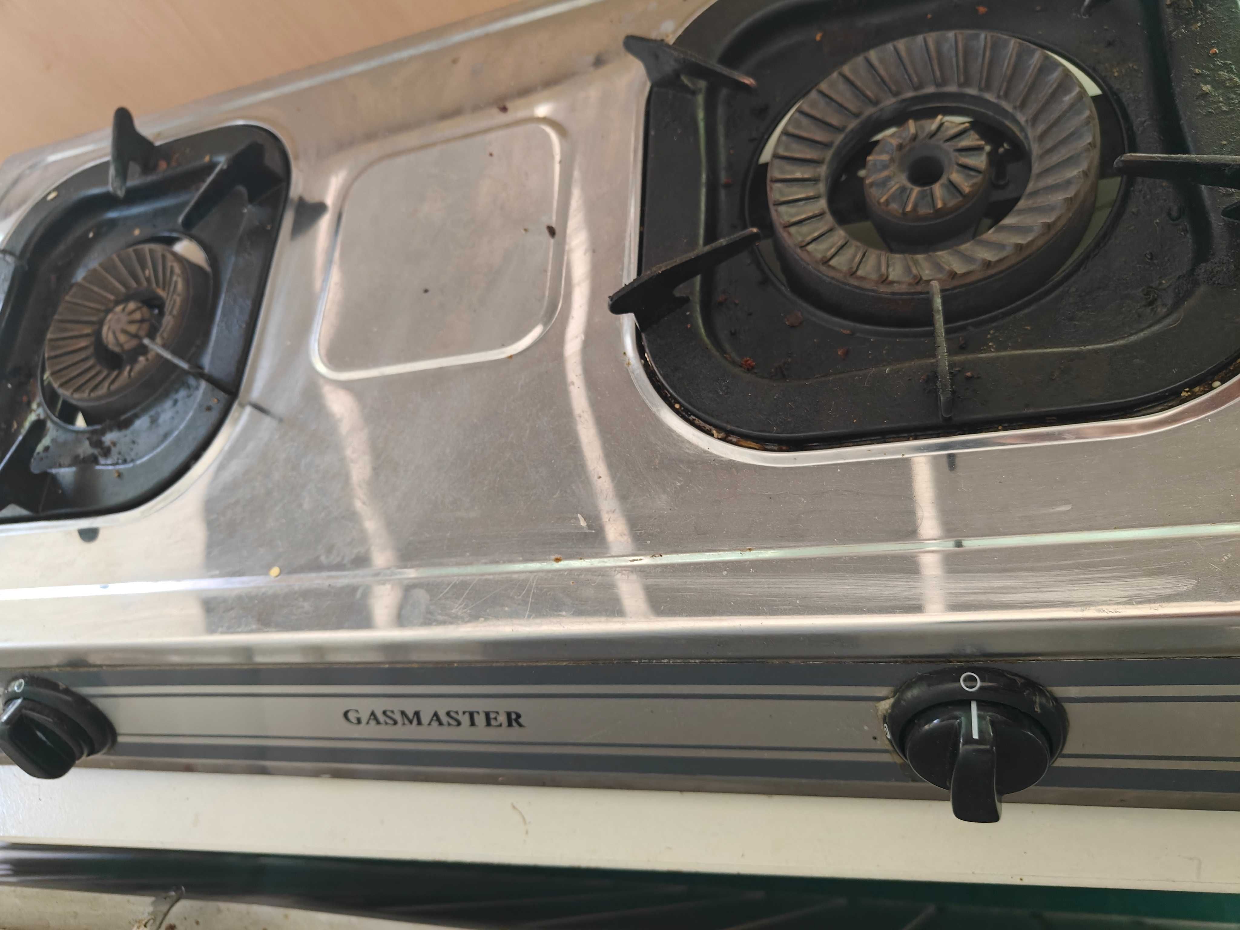 Kuchenka gazowa Gasmaster + lodówka Comfee + szafka