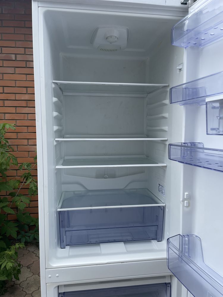 Холодильник Beko 180см в хорошем состоянии.Доставка,гарантия