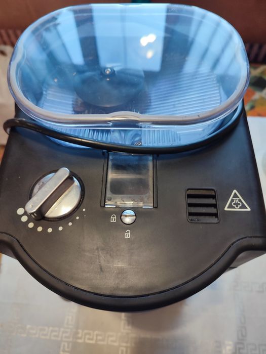 Крапельна кавоварка Russell Hobbs.