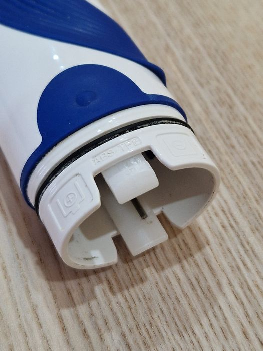 Електрична зубна щітка Oral-B Braun 3744