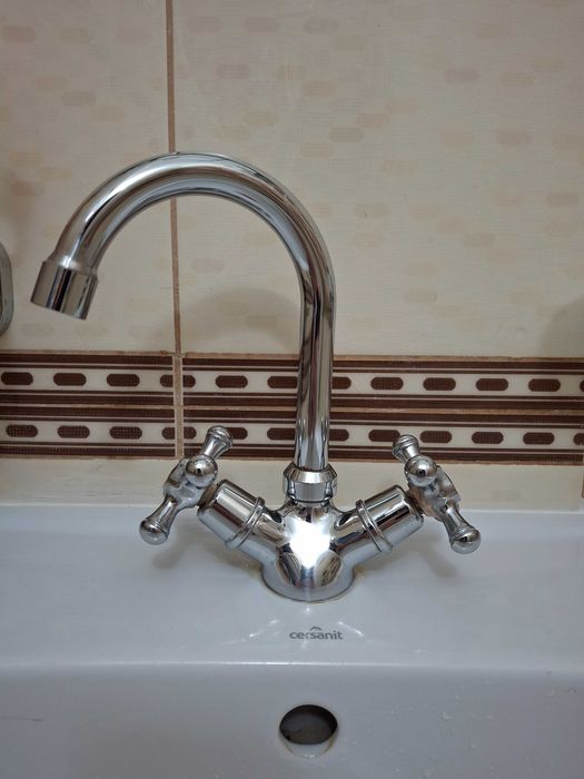 Змішувач для умивальника Damixa Retro