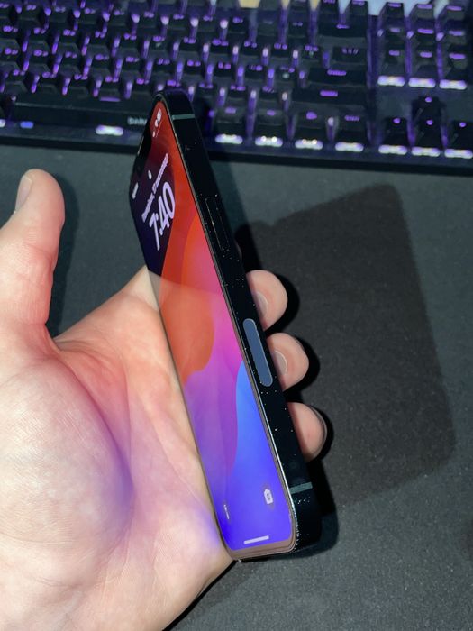 Продам Айфон 13 256