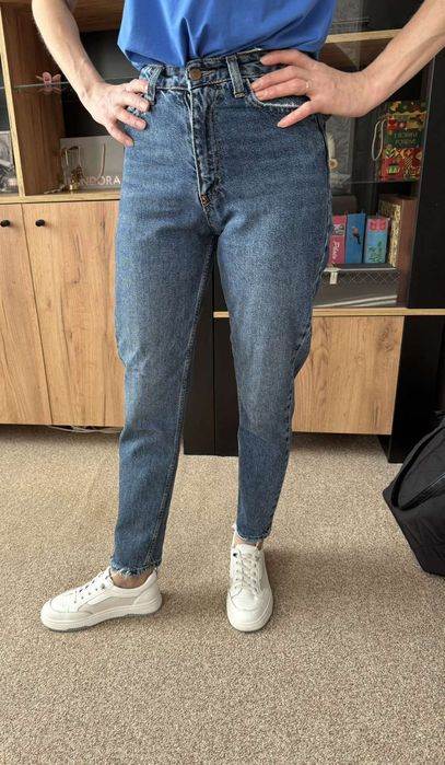 Жіночі джинси мом