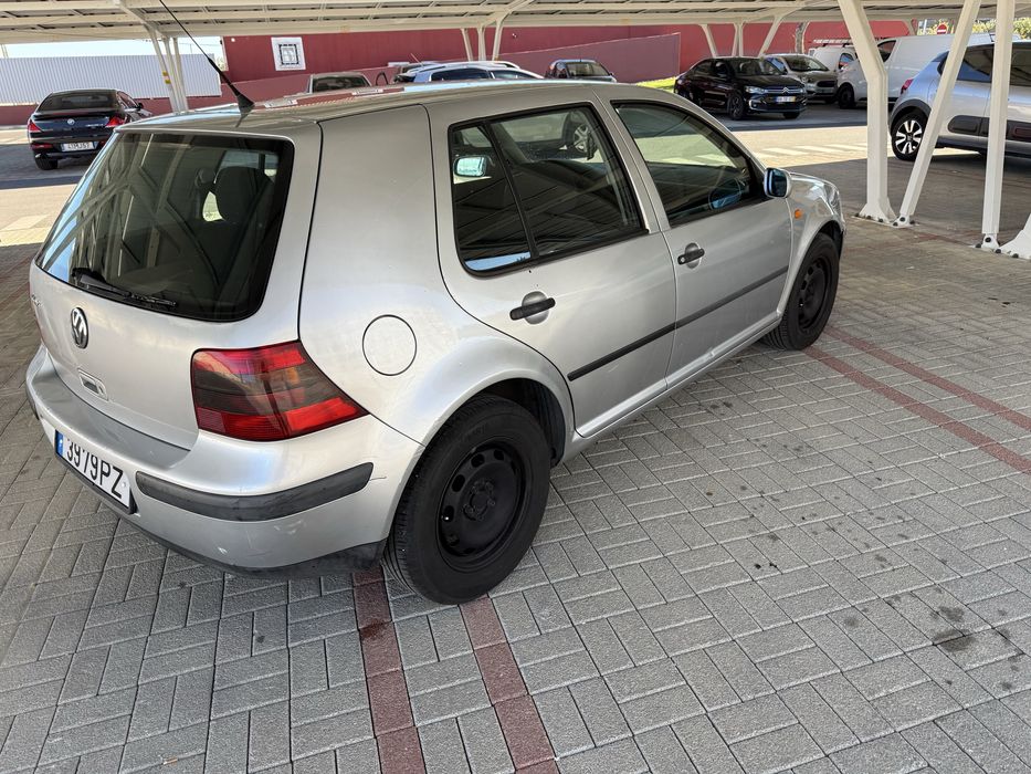 Vendo golf quantro impecavel no seu geral