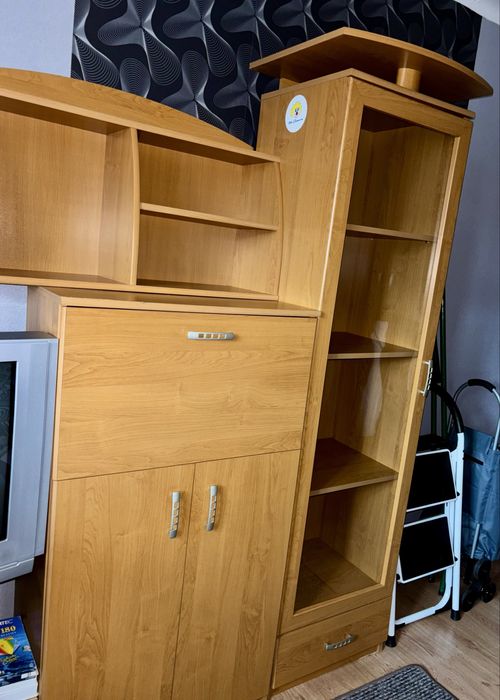 Komplet drewnianych mebli