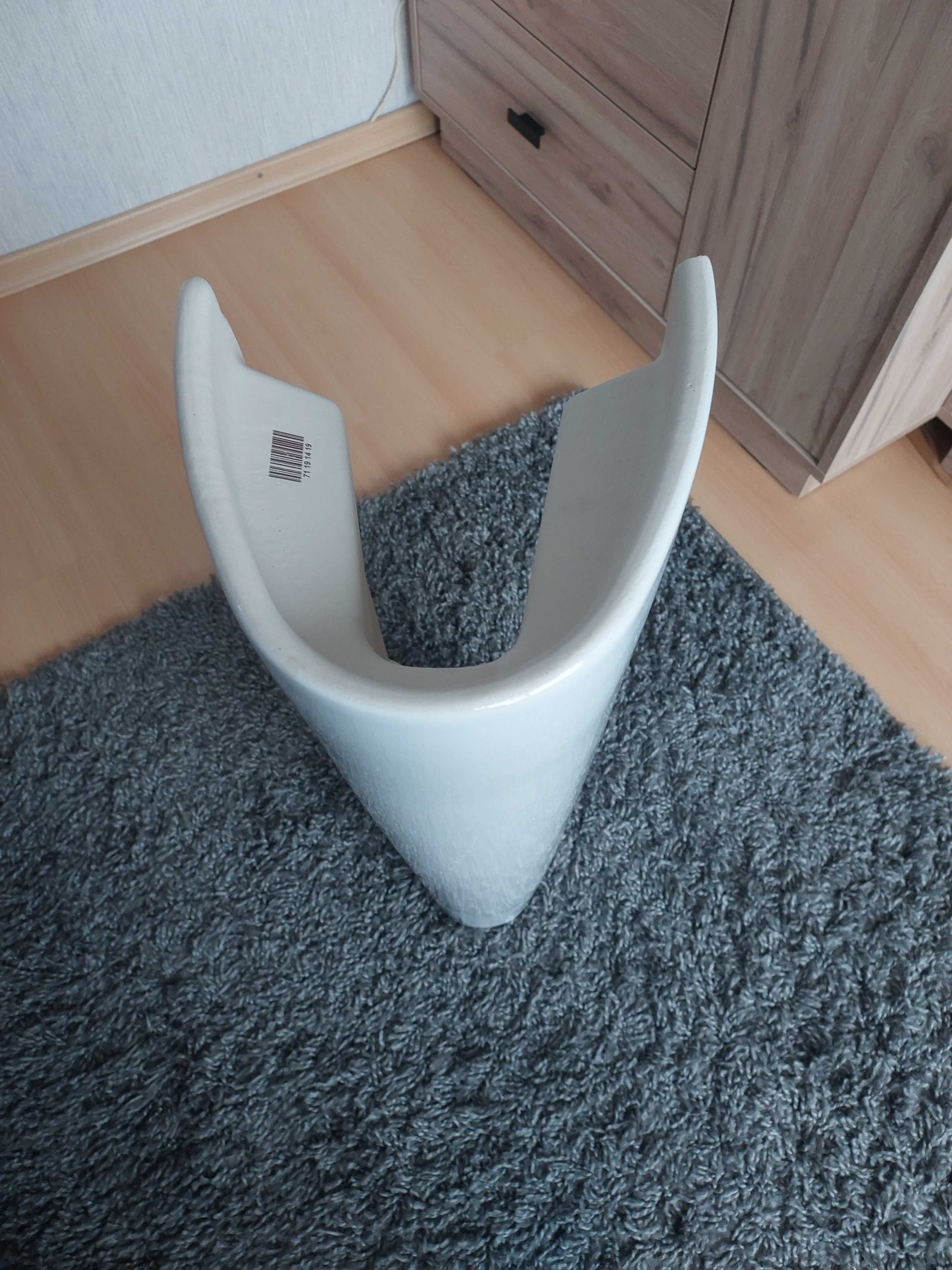 Postument,noga pod umywalkę