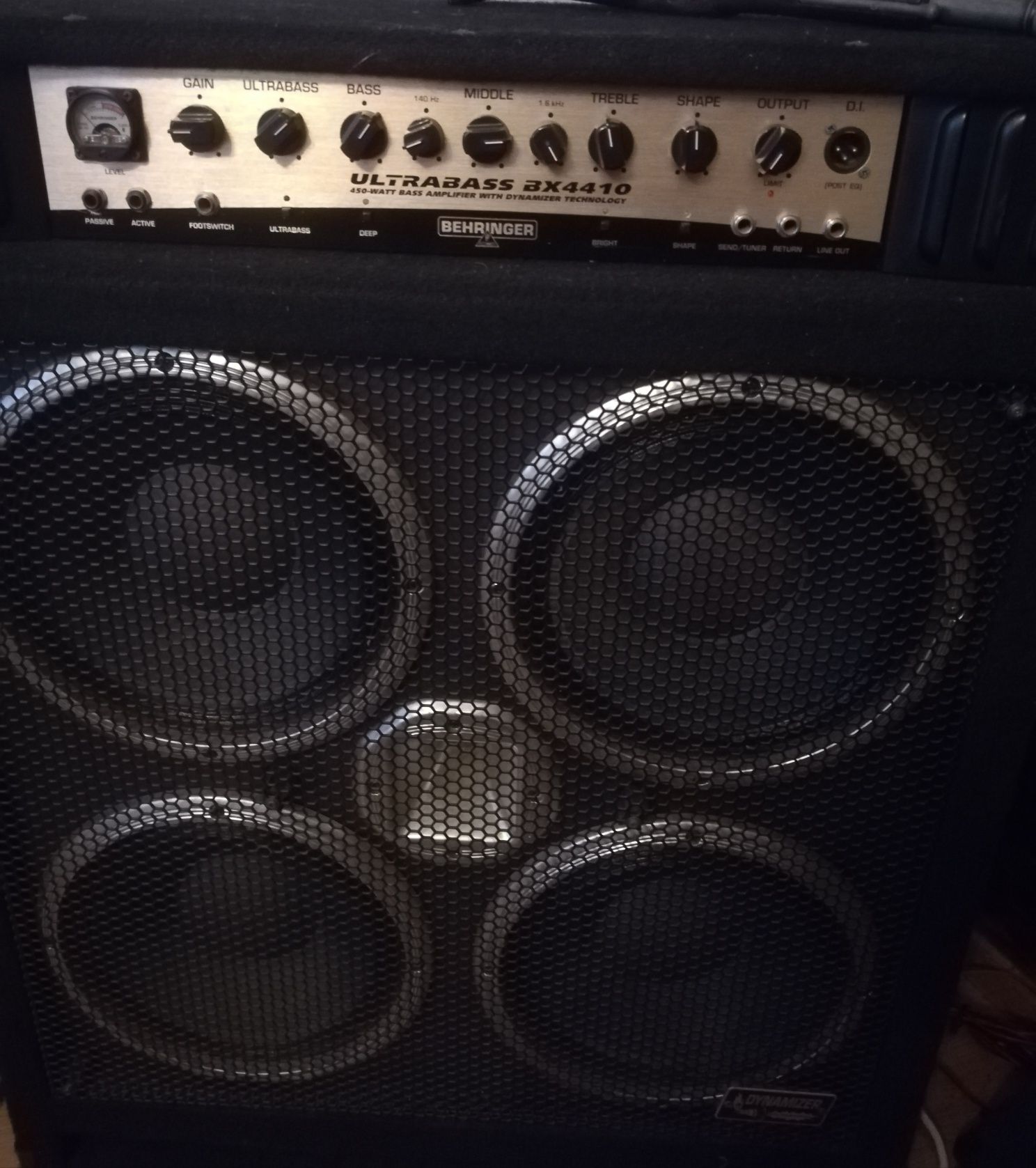 Sprzedam do gitary basowej Behringer bx 4410