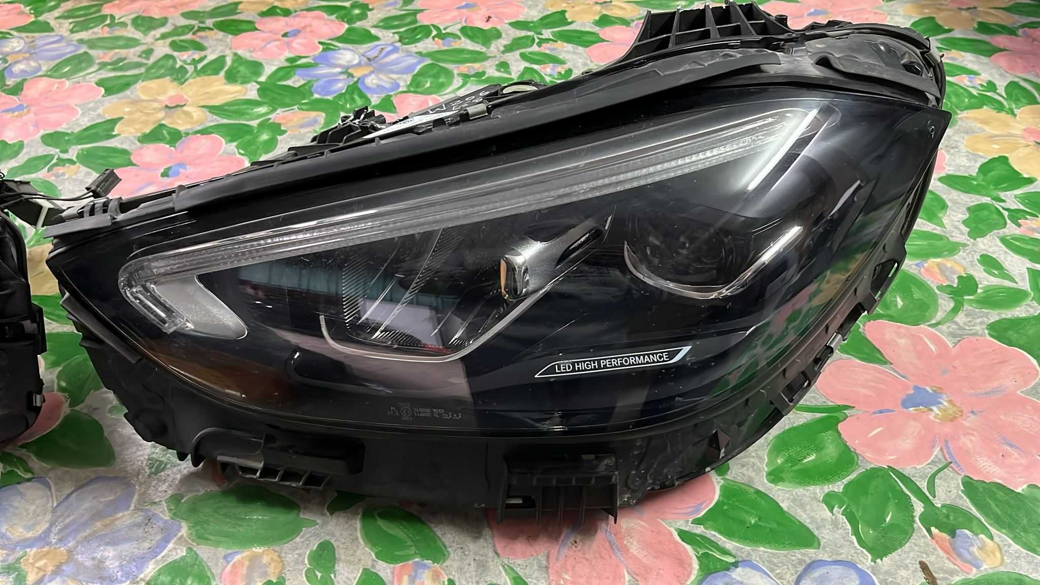 Par de Faróis frente Mercedes Class C W206