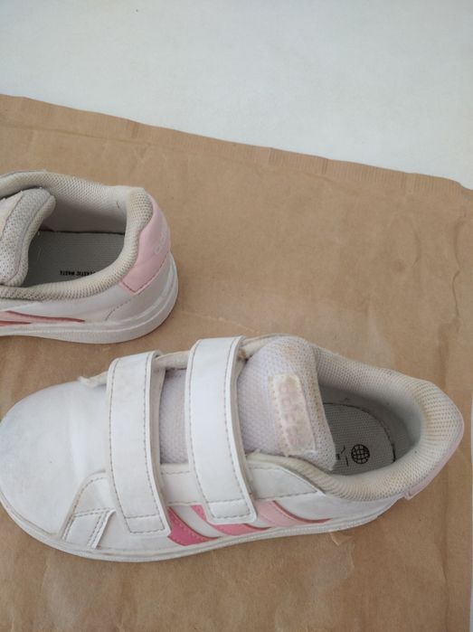 Sapatilhas Adidas tamanho 26