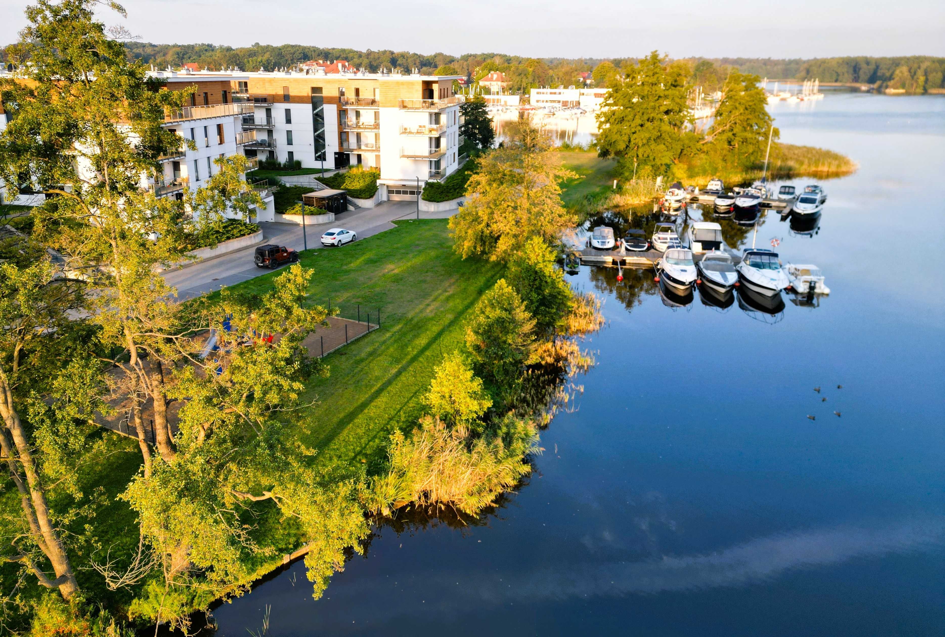 MARINA DELUXE - 80m2, balkon, garaż, widok na jezioro, Mazury, Netflix