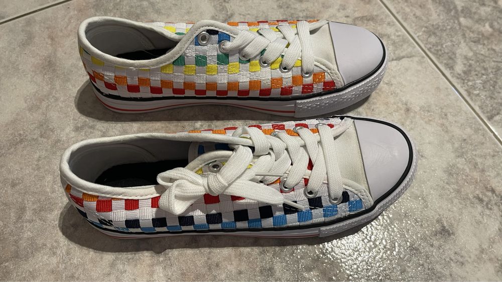 Tenis Novos com varias cores