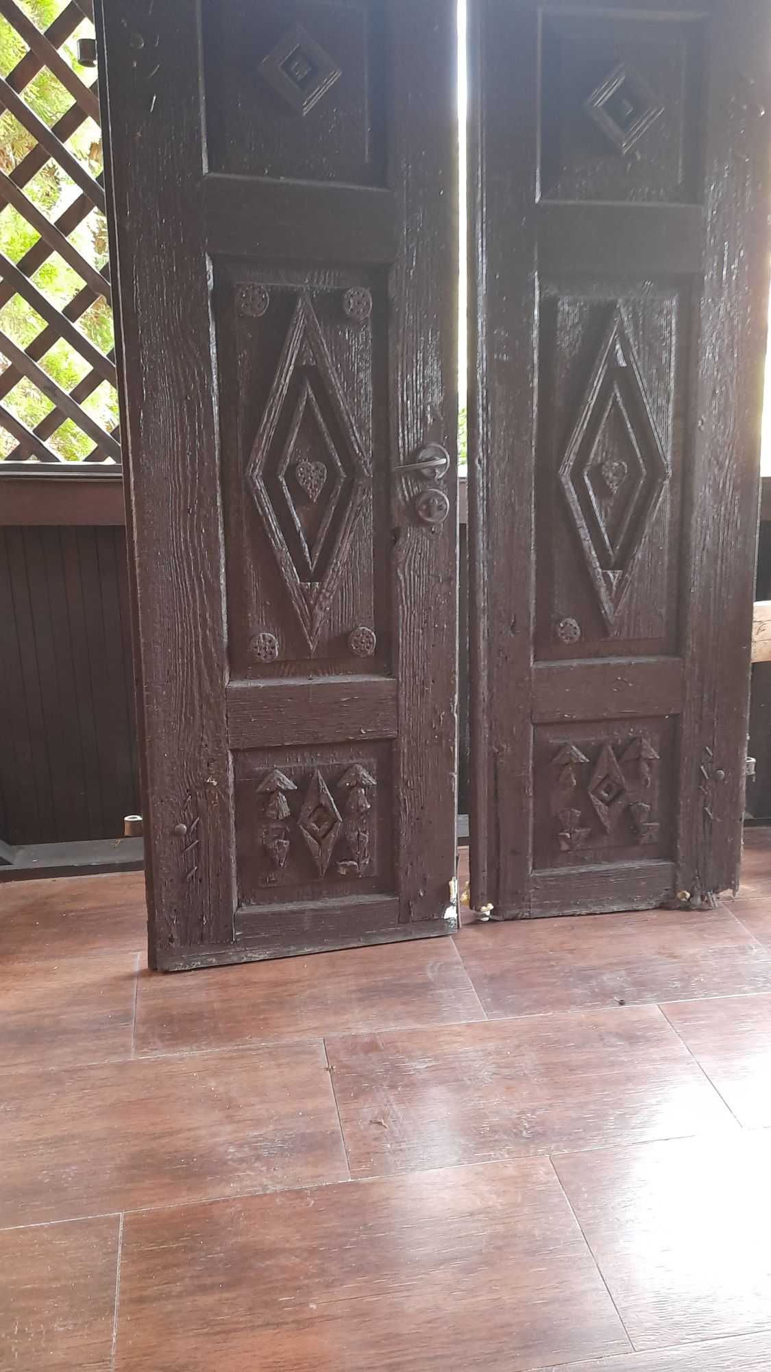 Drzwi zewnętrzne drewniane podwójne
