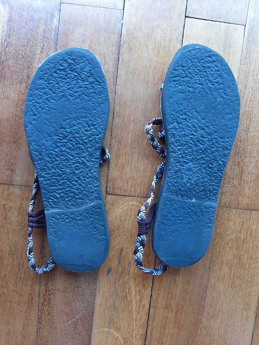 Sandálias de tiras sem salto 38