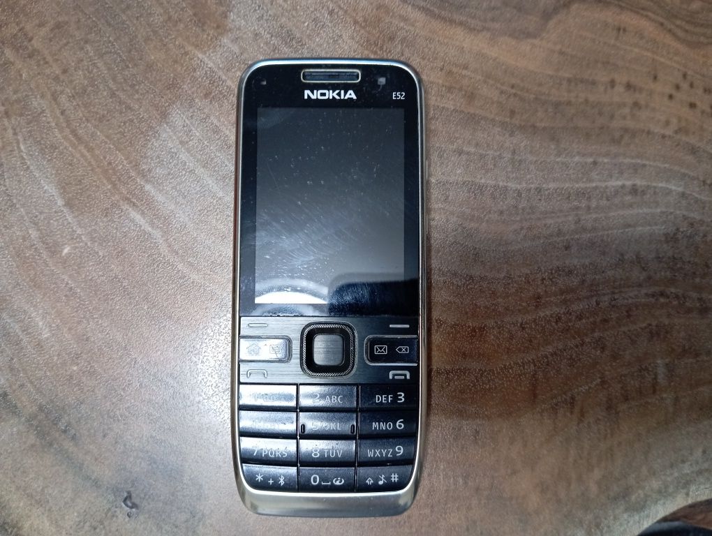 Telefon Nokia E52 w oryginalnym opakowaniu