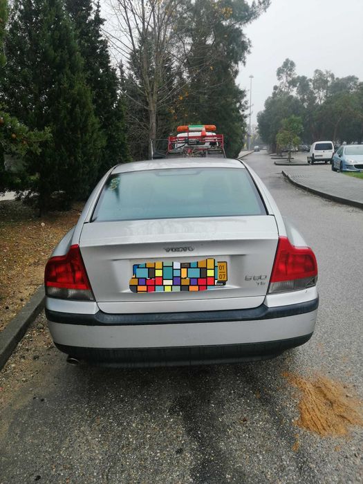 Carro Volvo S60 de 2001 para peças
