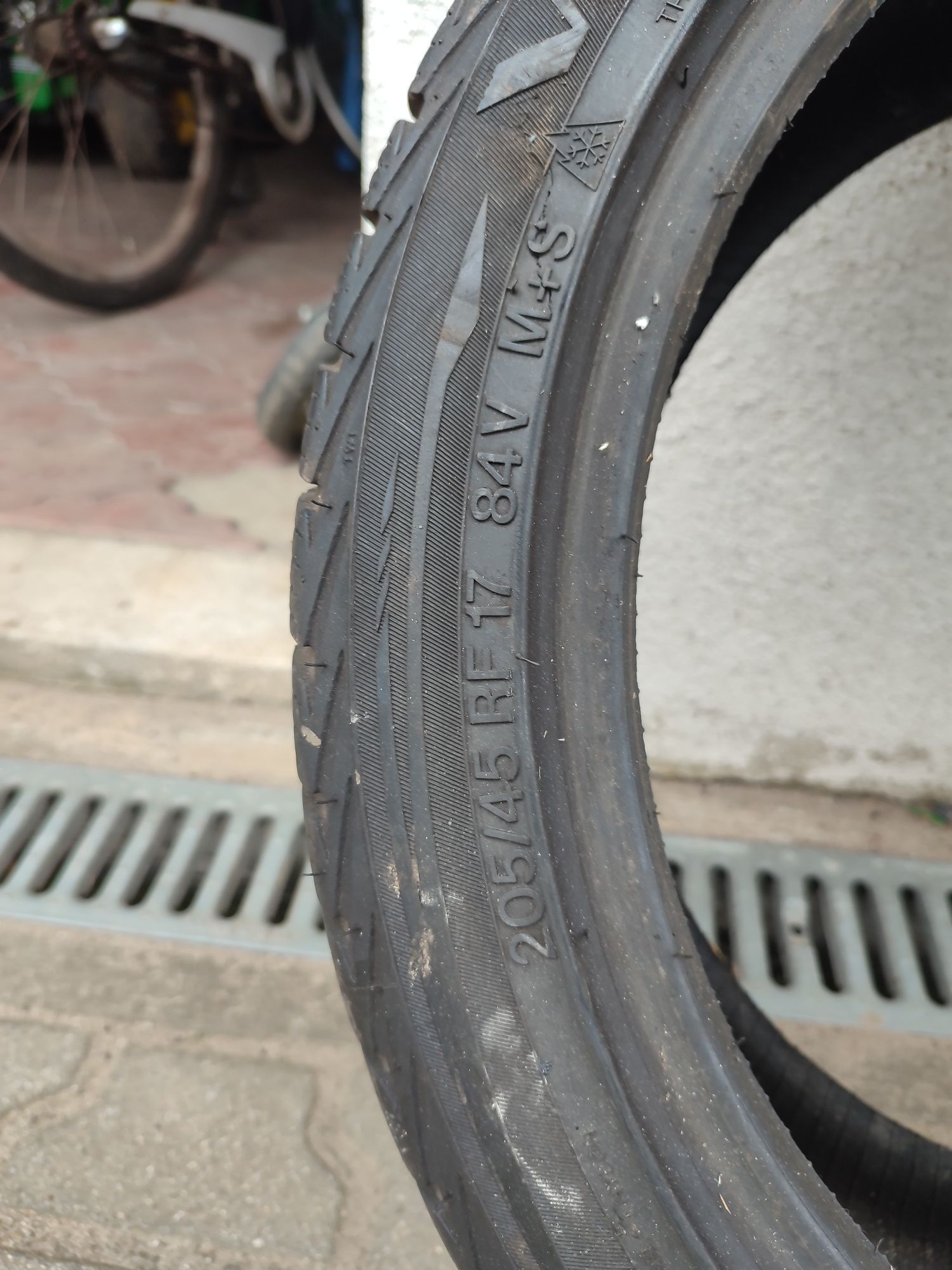 Opony zimowe vredestein 205/45 r17