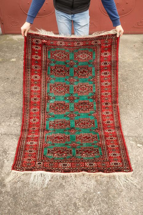 ręcznie tkany wełniany dywan w odcieniach zieleni