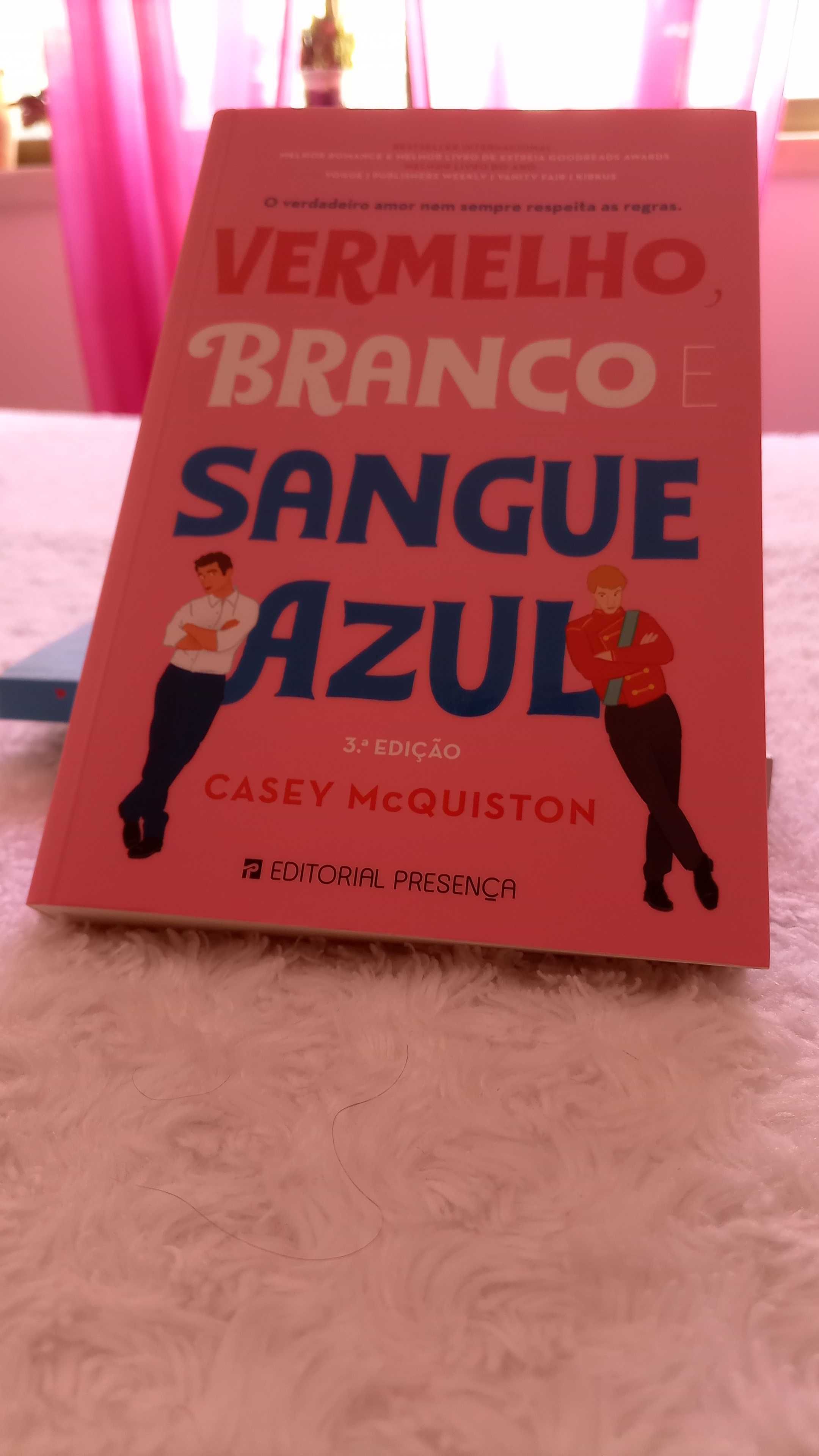 Livro "Vermelho Branco Sangue e Azul"