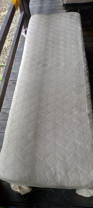 Łóżko łóżka z materacem z domku holenderskiego 2 sztuki