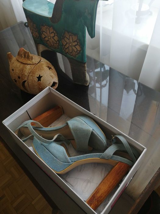 Sandały jeansowe na obcasie