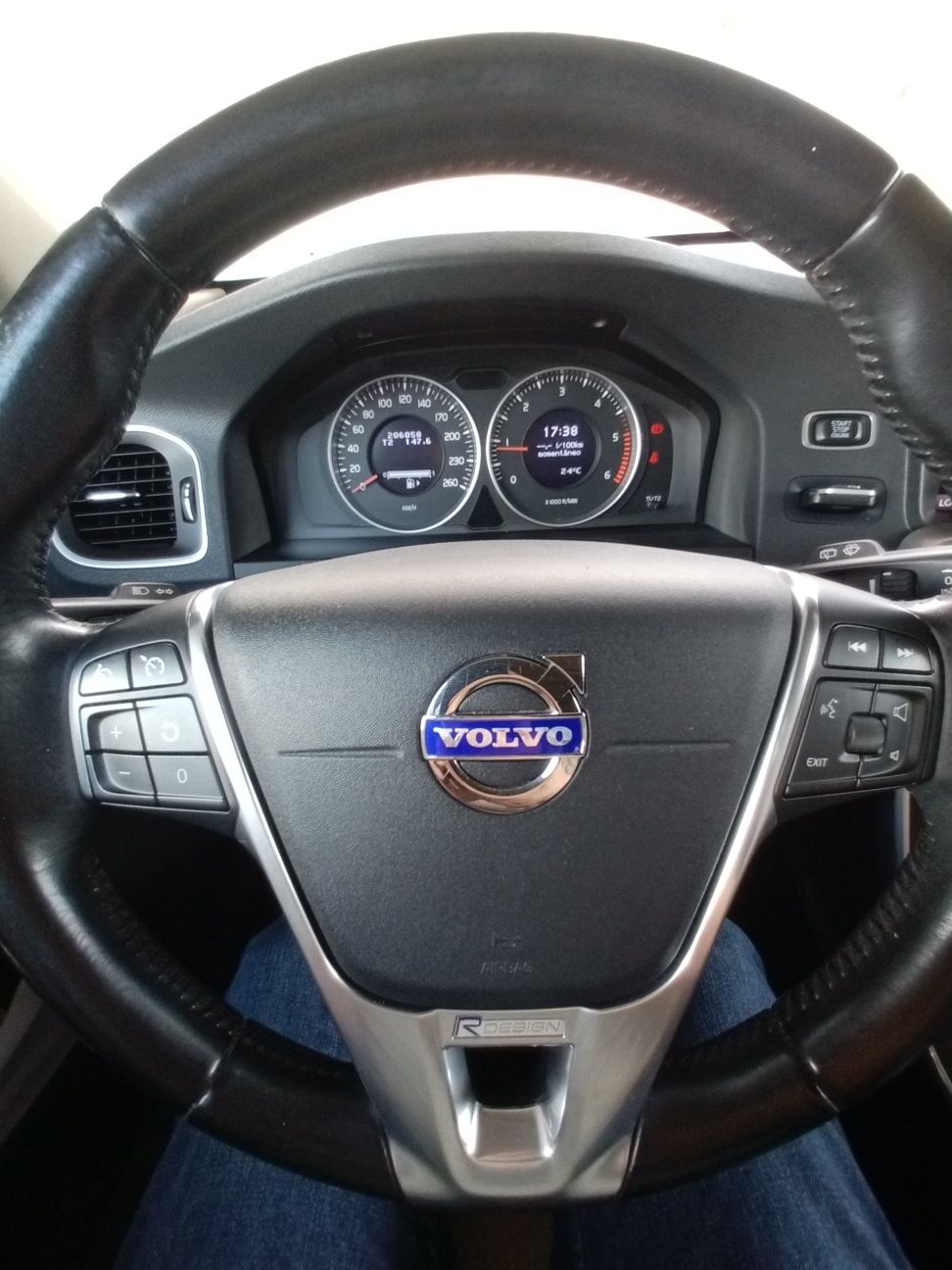 Volvo V60 Momentum D2 1.6
