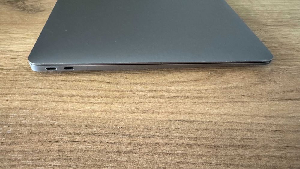  MacBook Air 13 2020 m1 8GB RAM 256GB SSD Space Gray