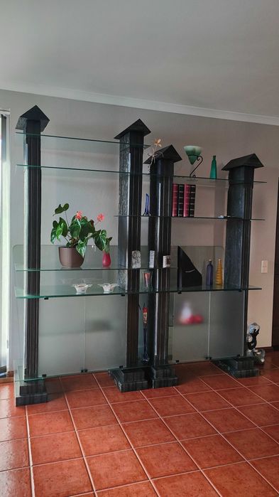 Móvel de Sala em Pedra e Vidro