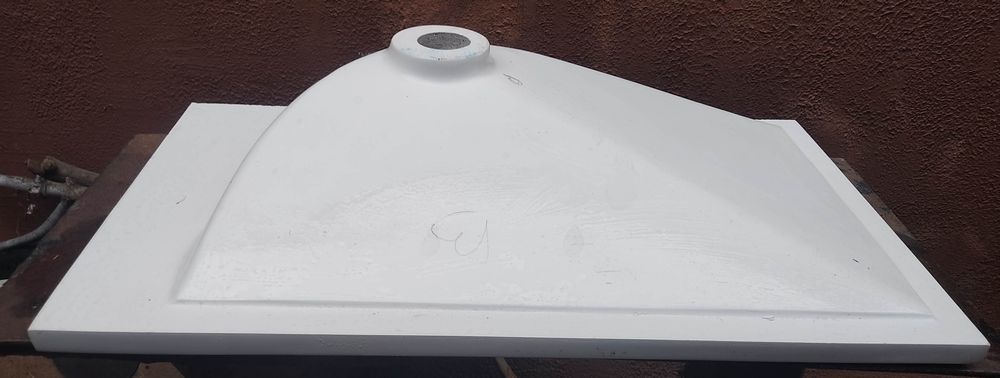 Умивальник накладний новий