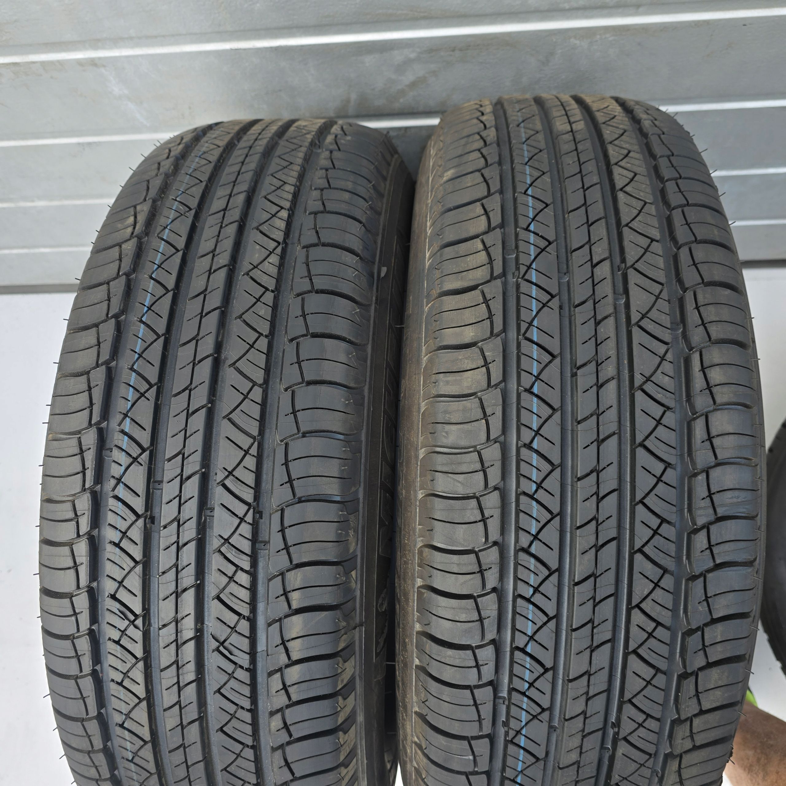Michelin Latitude Tour HP 215/65R16 98H Nowe 23R 2X