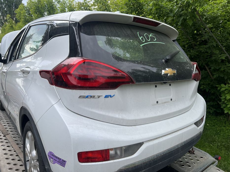 Кришка багажника ляда бампер задний фонарь болт chevrolet bolt ev