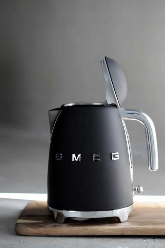 Електро чайник Smeg KLF03BLMEU BLACK MAT