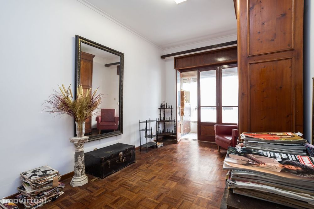 T2 em Linda a Velha para arrendamento sem mobília