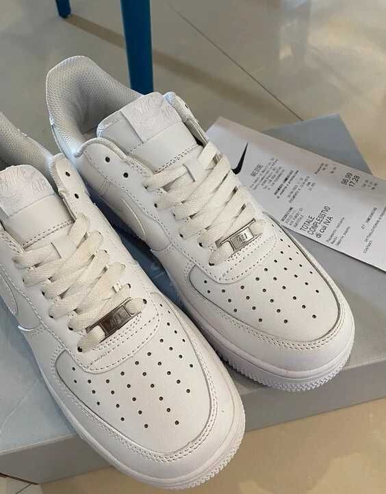 ButyDamskie Nike_Air_Force1_LowBiałyUniseks R.37.5