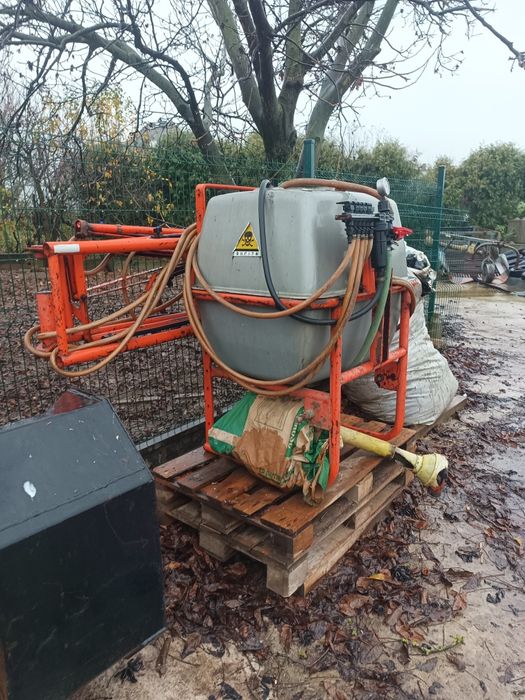 Opryskiwacz zawieszany 400l 12m