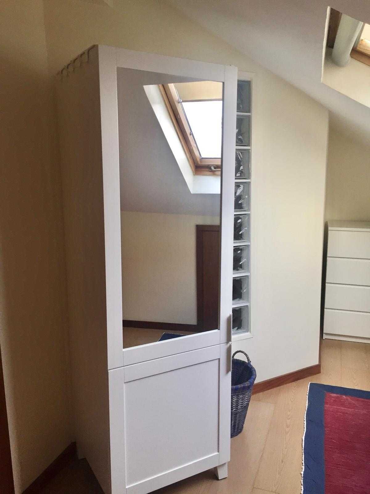 QUARTO a MENINA Estudante Universitária (Paranhos)