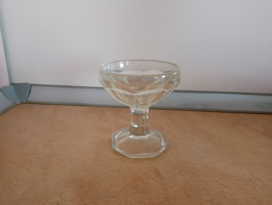Mały pucharek kieliszek vintage szkło