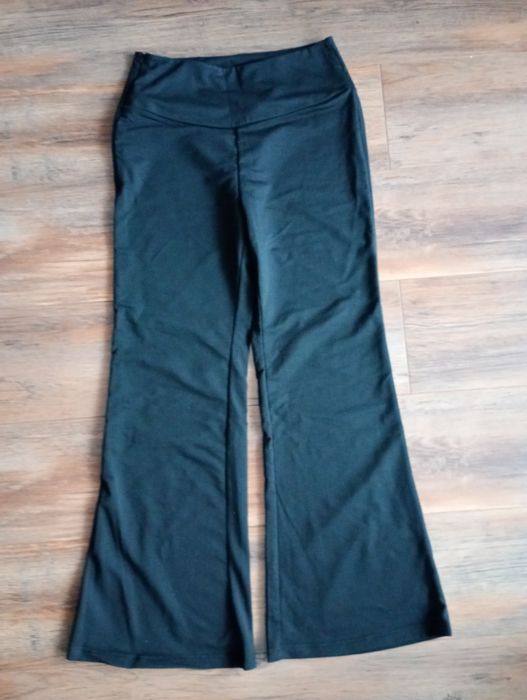 Nowe czarne materiałowe spodnie rozmiar L