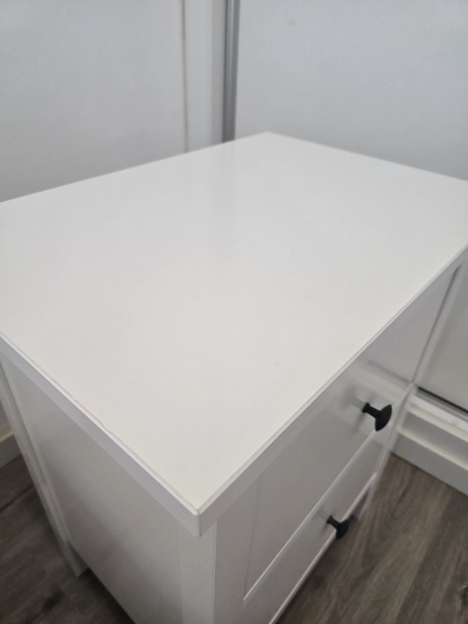 2 mesas de cabeceira Hemnes (ikea)