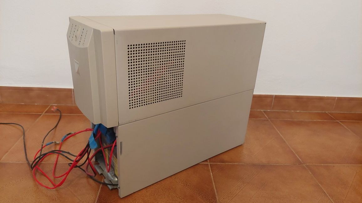 APC Smart-UPS 2200