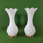 Par de jarras em vidro opalino: alcachofras (att. Baccarat)